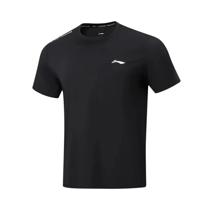 T-shirt d'entraînement homme Li-Ning LN DRY noir vu de face, logo Li-Ning blanc et inscription sur l'épaule