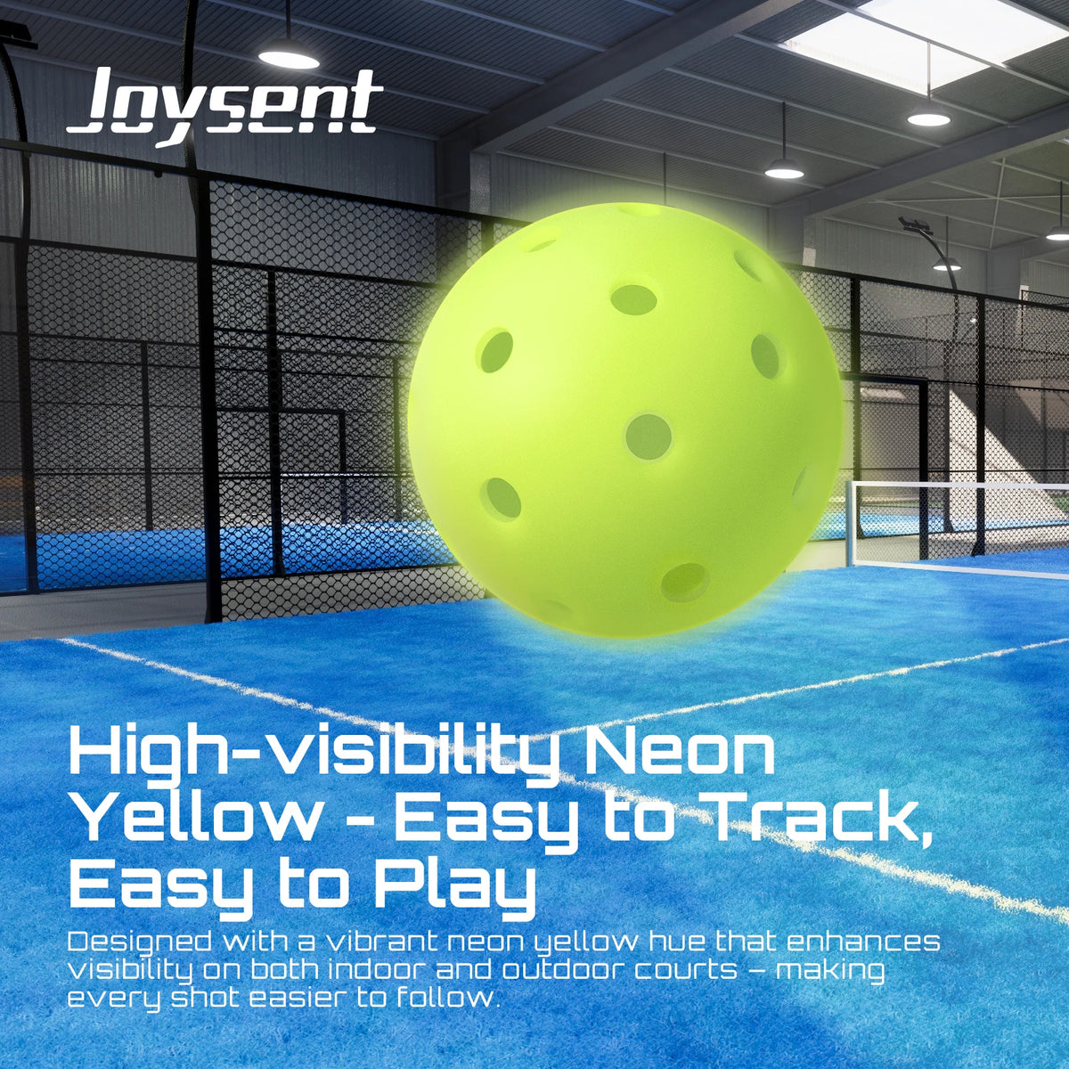 Balle de pickleball Joysent jaune fluo sur un court couvert