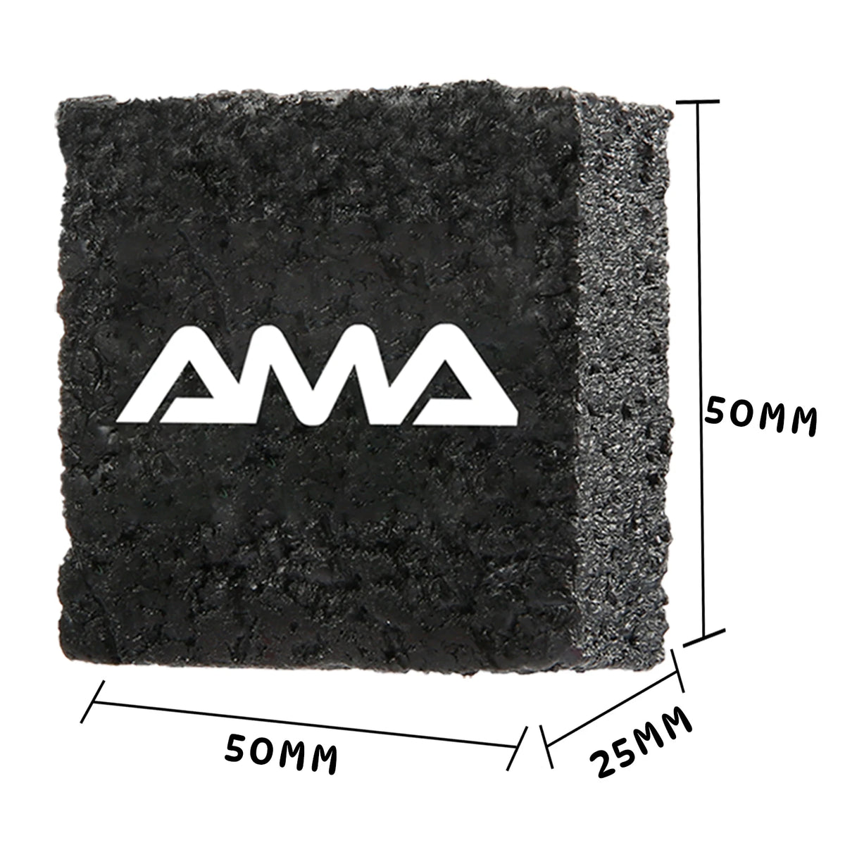 Gomme de nettoyage AMASPORT noire en vue de trois quarts avec ses cotes : 50 mm x 50 mm x 25 mm
