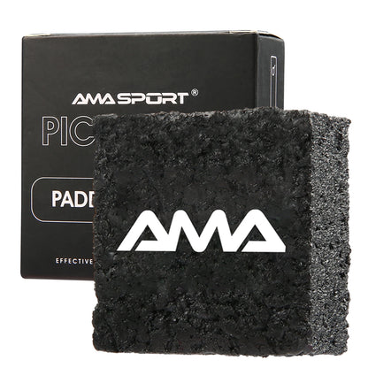 Gomme de nettoyage AMASPORT noire au logo AMA blanc, en gros plan devant sa boîte Pickleball Paddle Cleaner