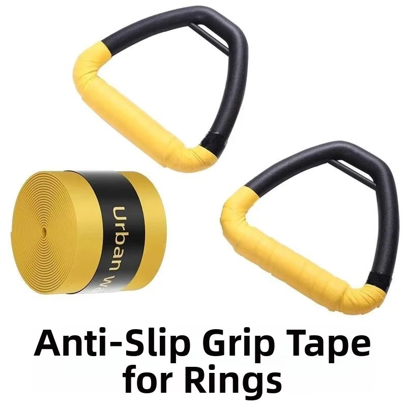 Grip antidérapant jaune posé sur deux poignées d'anneaux de gymnastique, à côté d'un rouleau Urban war god