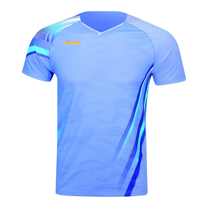 Maillot de pickleball Li-Ning Compétition bleu ciel vu de face, col en V et bandes bleues sur l'épaule
