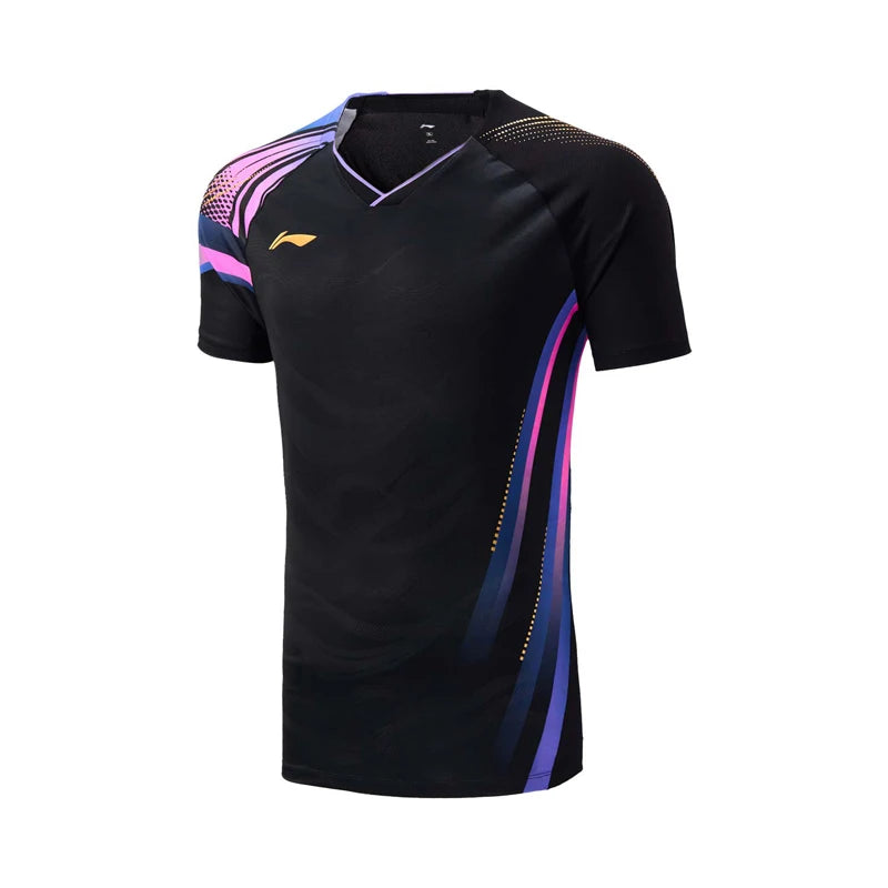 Maillot de pickleball Li-Ning Compétition noir vu de face, logo doré et motifs violets et roses sur les côtés