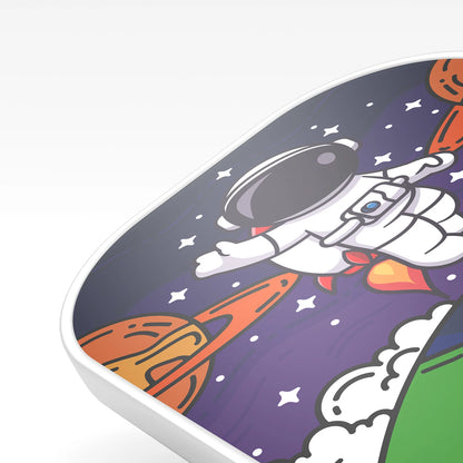 Raquette de pickleball enfant Joysent, gros plan sur le décor astronaute et le bord de protection blanc du tamis