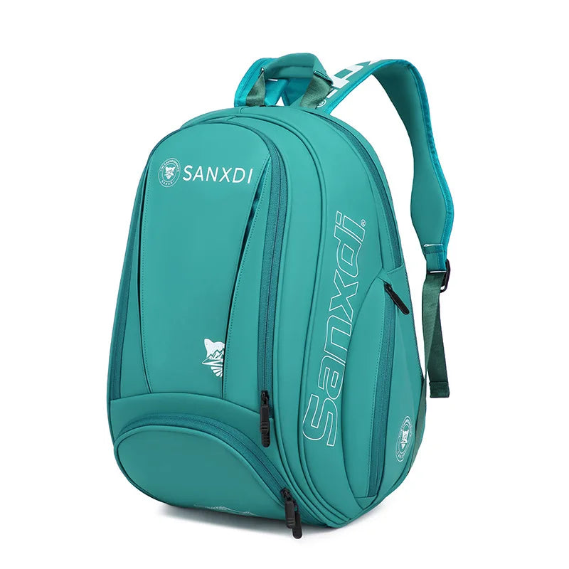 Sac à dos SANXDI vert canard, vue de trois quarts, logo et inscription SANXDI blancs sur la façade et le côté