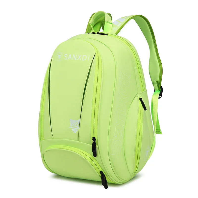Sac à dos SANXDI vert fluo, vue de trois quarts avec bretelles, poches zippées et logo SANXDI blanc ton sur ton