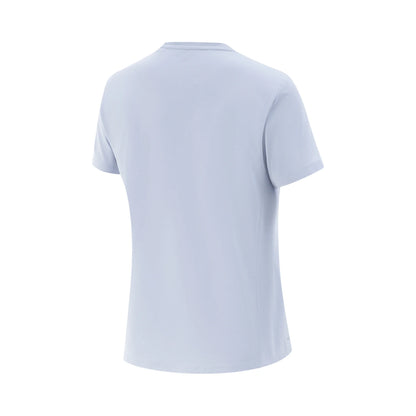 T-shirt technique femme Li-Ning bleu glacier vu de dos, coupe ajustée et manches courtes, sur fond blanc